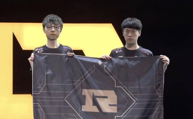 预示着某种 预示着某种